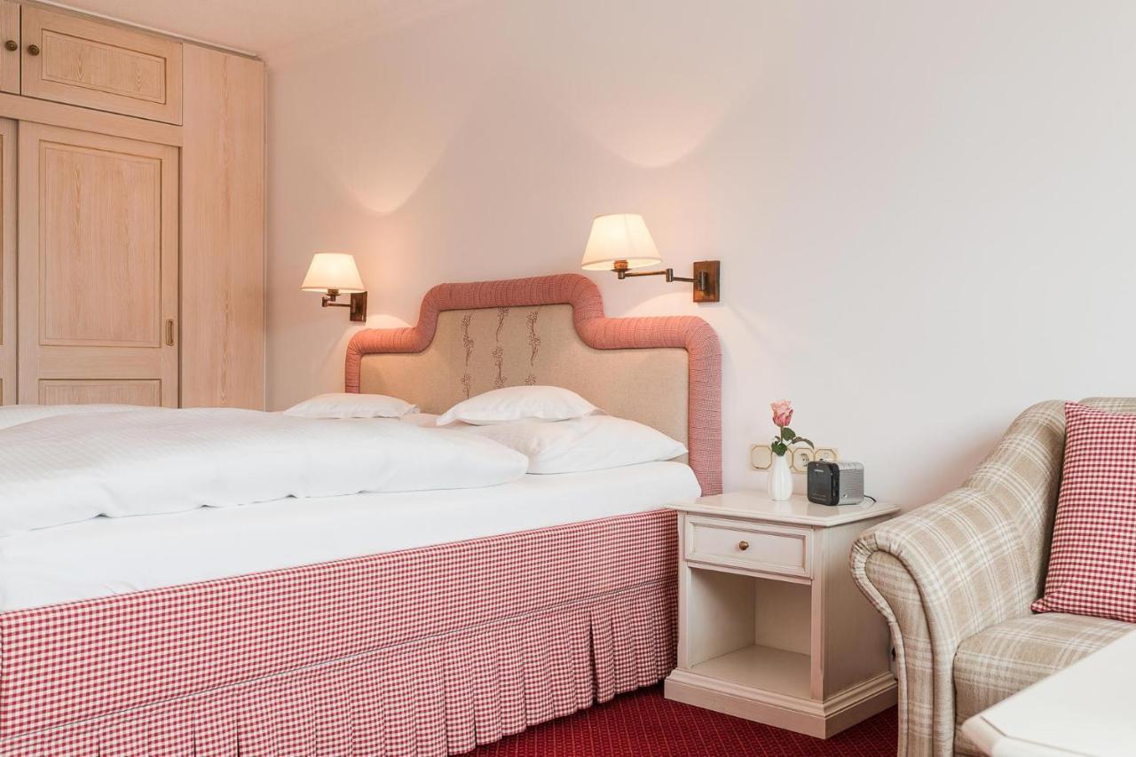 Bed & Breakfast Hotel Guggis Zürs Buitenkant foto