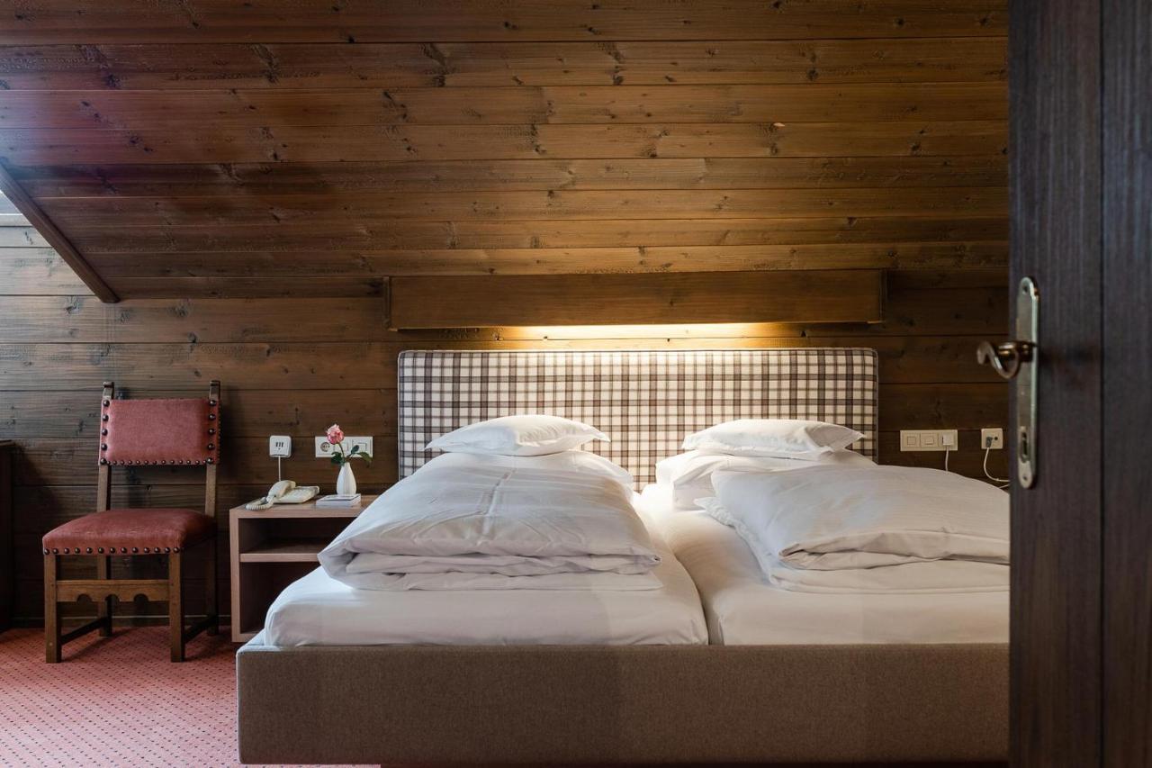 Bed & Breakfast Hotel Guggis Zürs Buitenkant foto