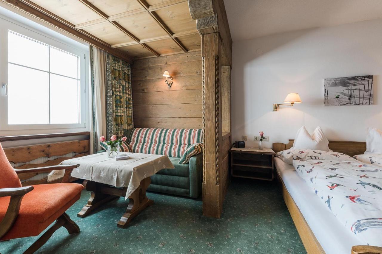 Bed & Breakfast Hotel Guggis Zürs Buitenkant foto