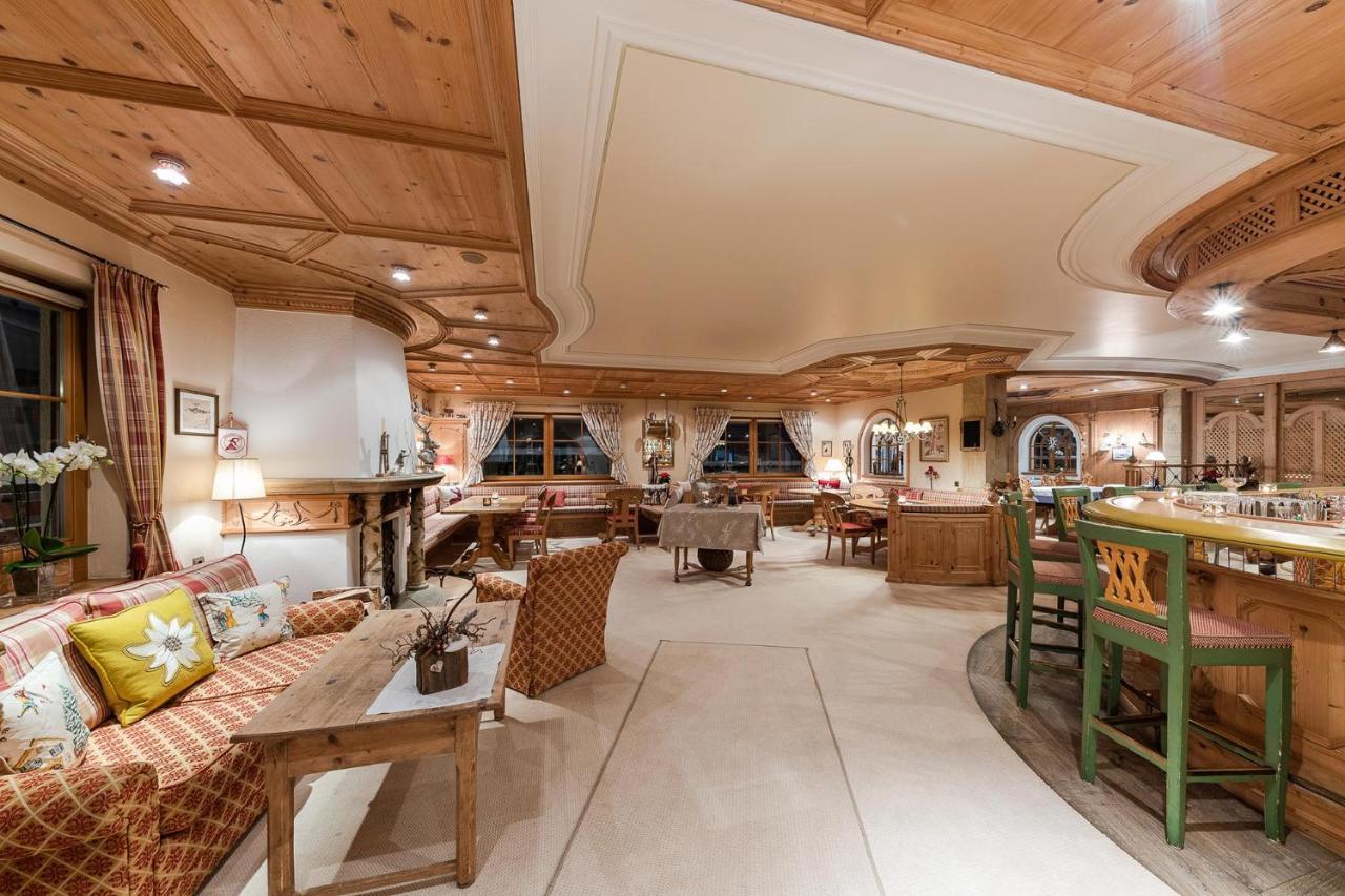 Bed & Breakfast Hotel Guggis Zürs Buitenkant foto