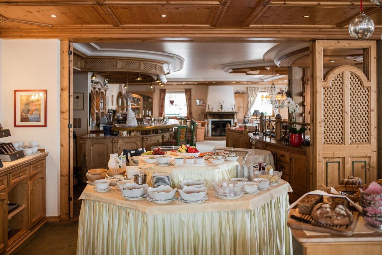 Bed & Breakfast Hotel Guggis Zürs Buitenkant foto