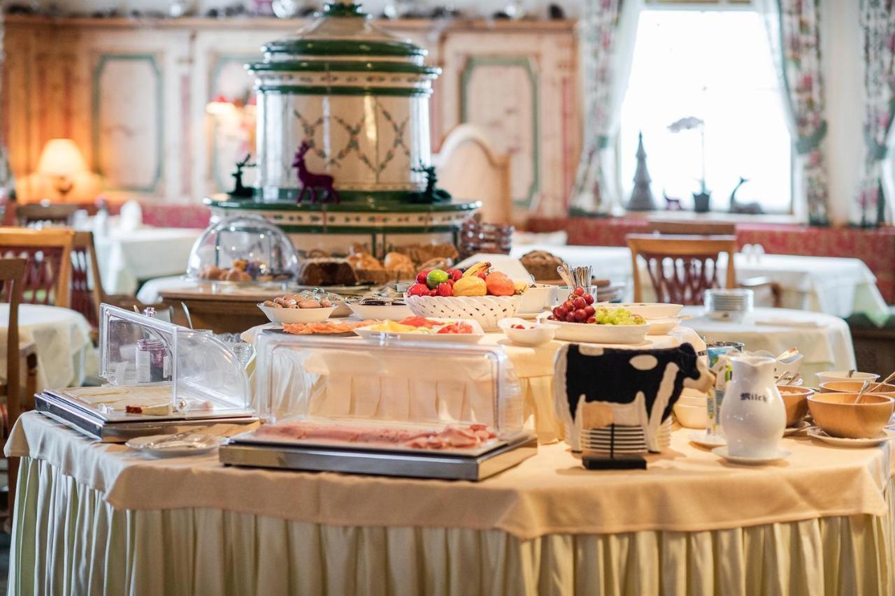 Bed & Breakfast Hotel Guggis Zürs Buitenkant foto