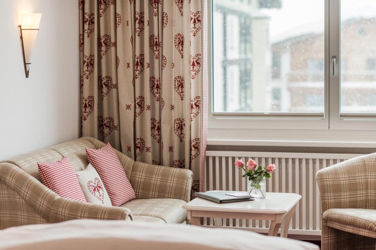 Bed & Breakfast Hotel Guggis Zürs Buitenkant foto