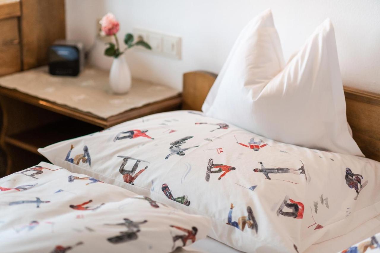Bed & Breakfast Hotel Guggis Zürs Buitenkant foto