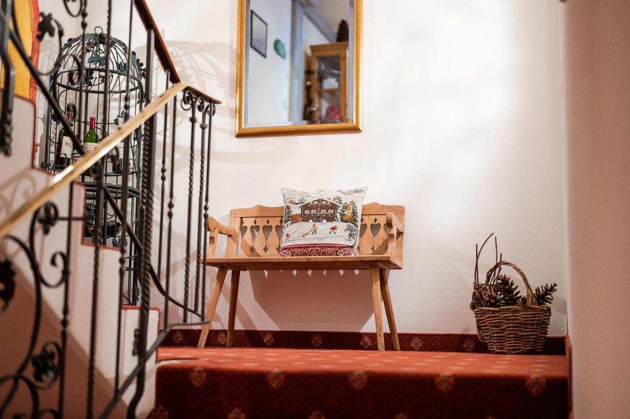 Bed & Breakfast Hotel Guggis Zürs Buitenkant foto